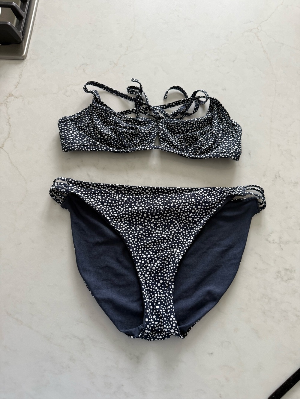Roxy bikini. TOP IS MEDIUM. BOTTOMS ARE LARGE